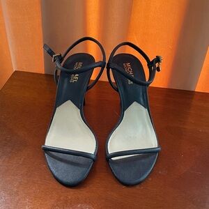 Michael Kors navy Heels EUC
